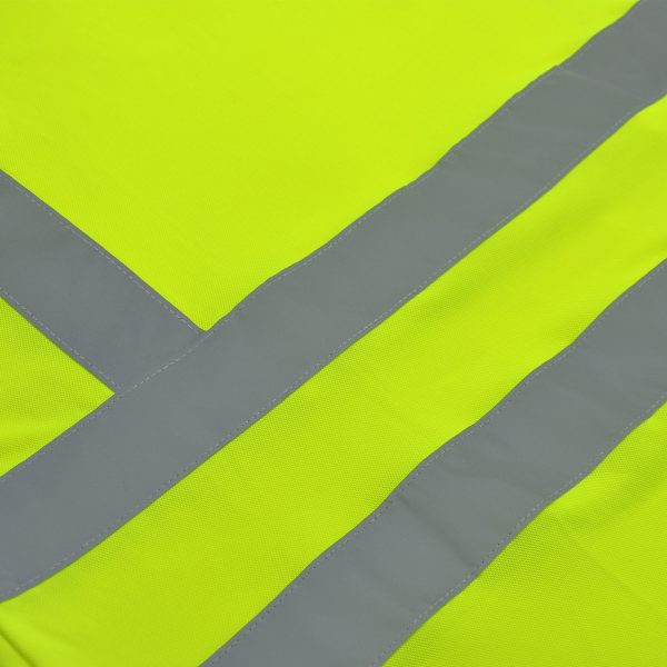 POLERA DRY FIT MANGA LARGA CON CINTA REFLECTANTE